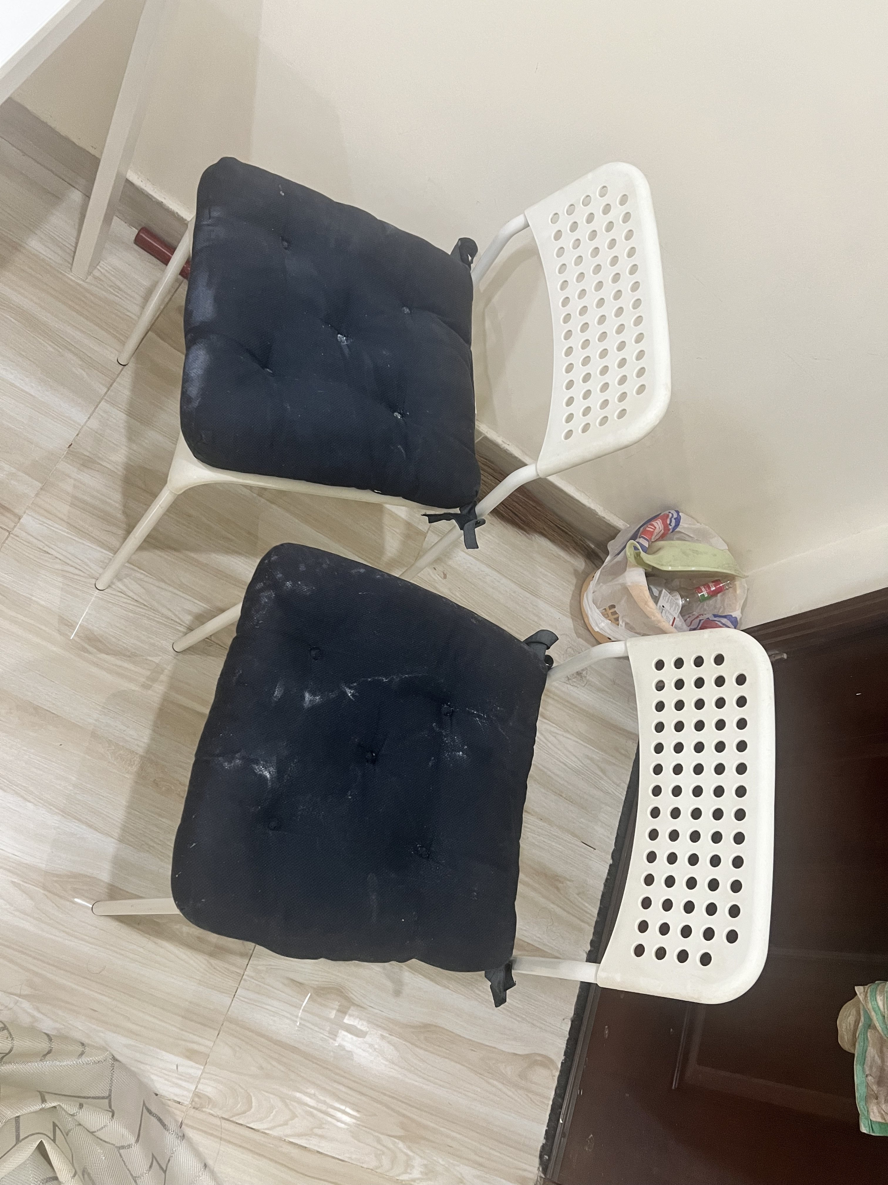 Dinning table with 4 chairs - Image 3