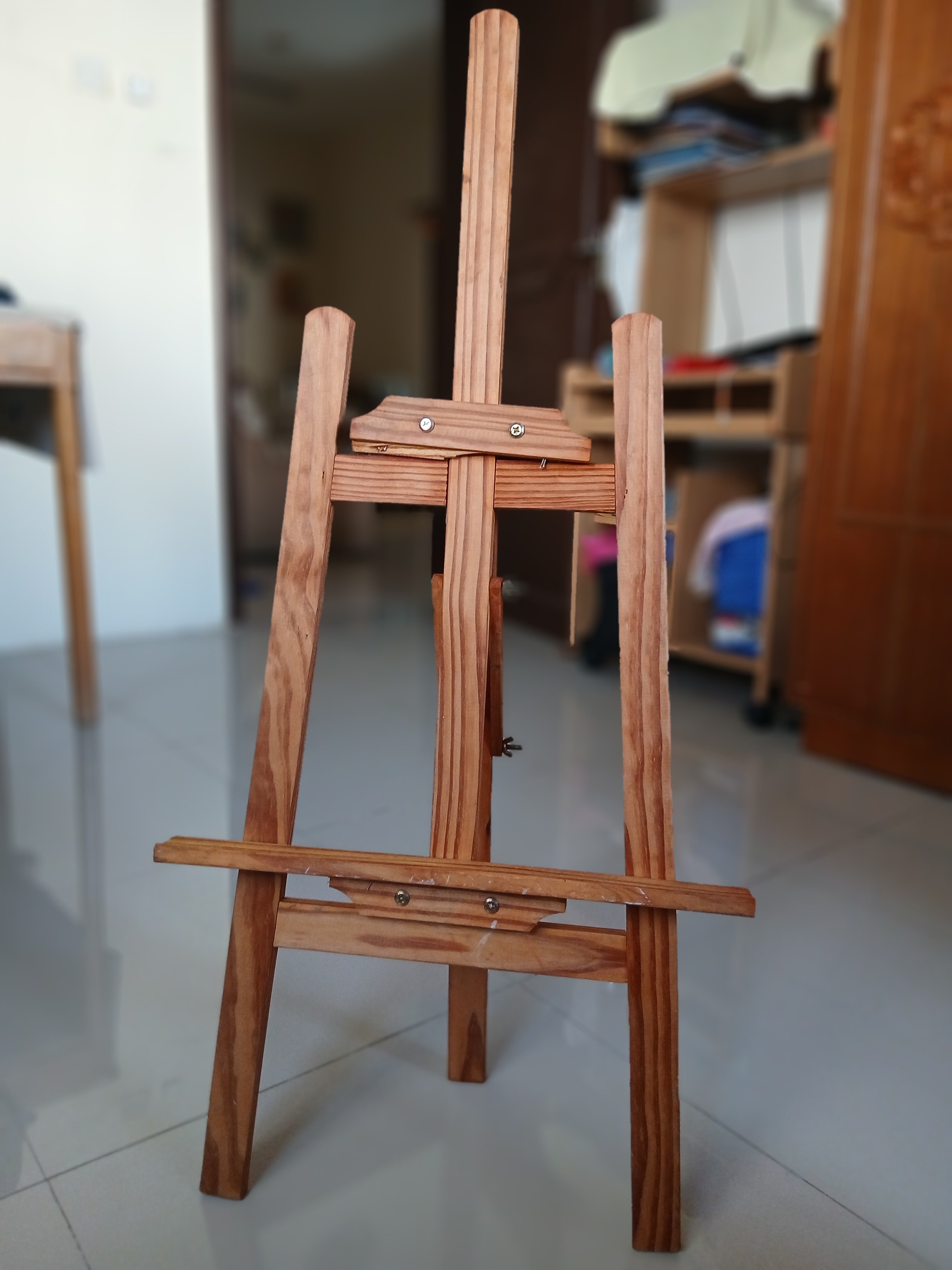 Excellent Condition Wooden Easel - Art Ready! - Image 1