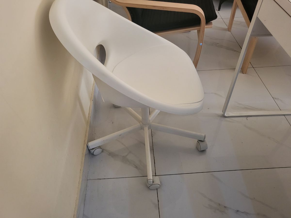 50* 75 cm Ikea kid desk with free Chair - Image 4