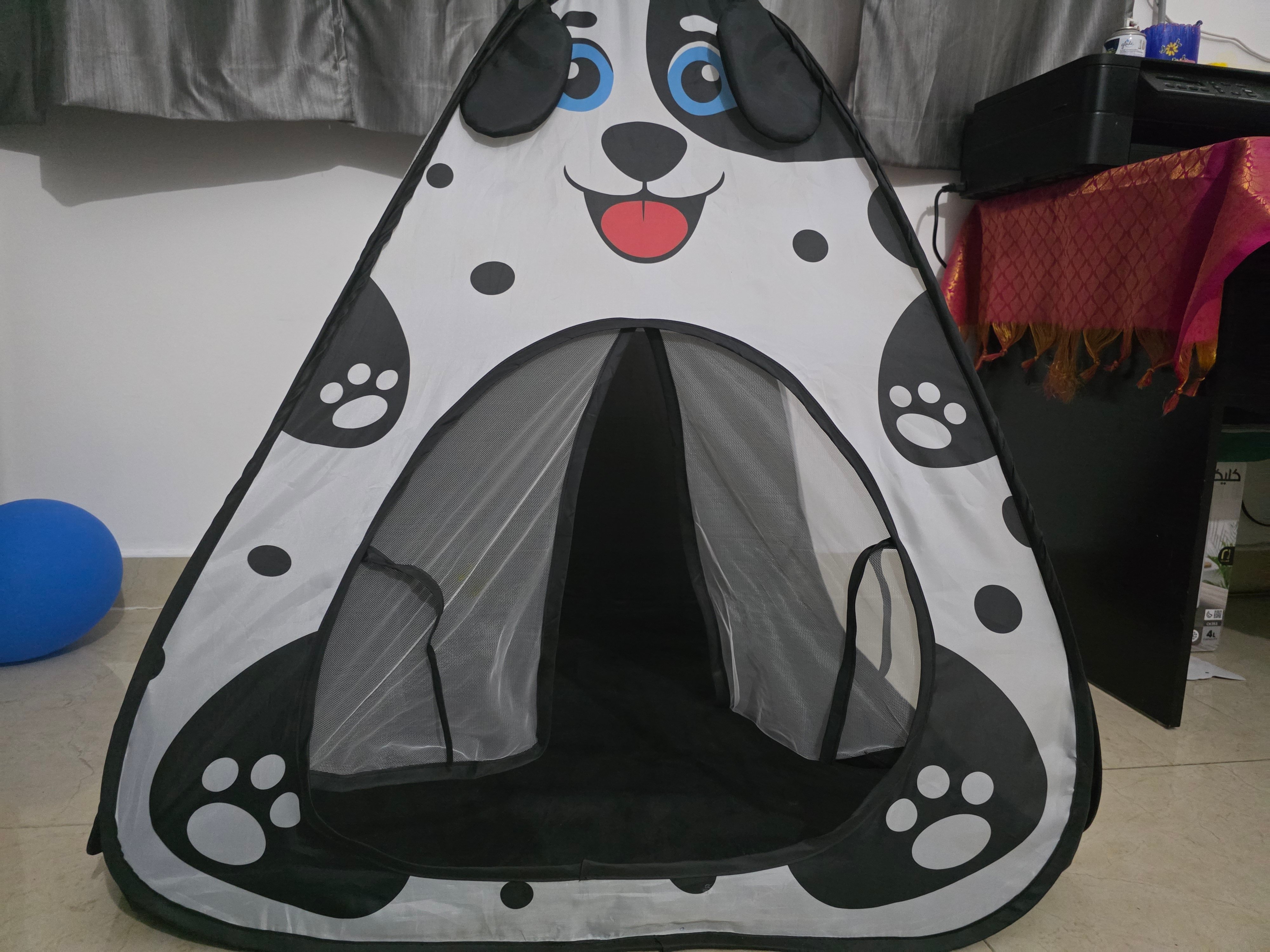 kids playing tent with balls - Image 2