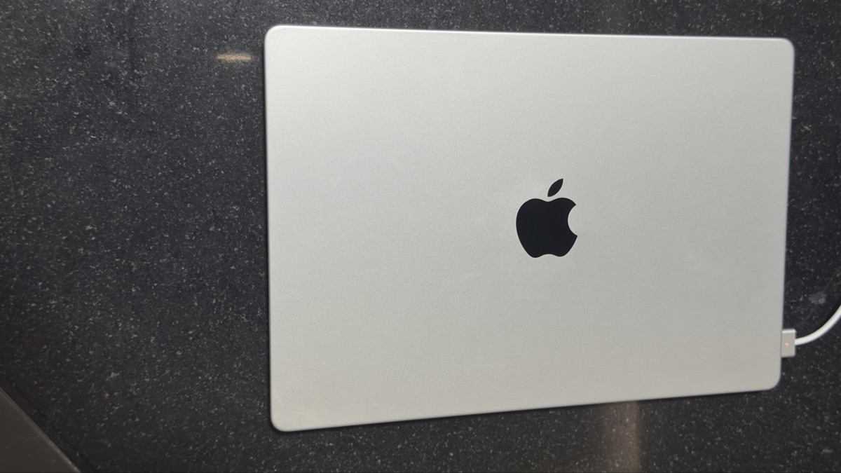 Macbook  Pro M2 Pro 16/1TB - Image 8
