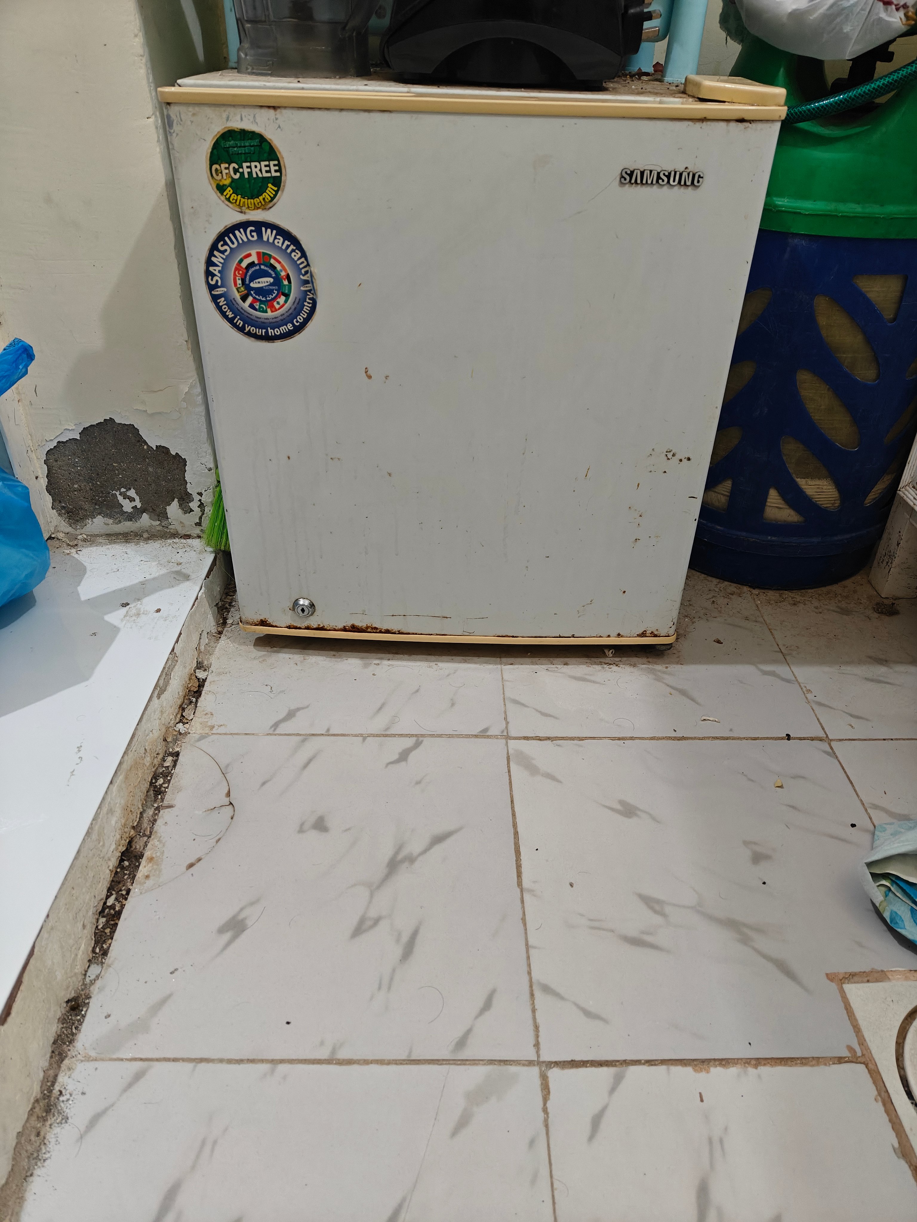 Samsung small fridge for sale - Price Negotiable  - Image 3