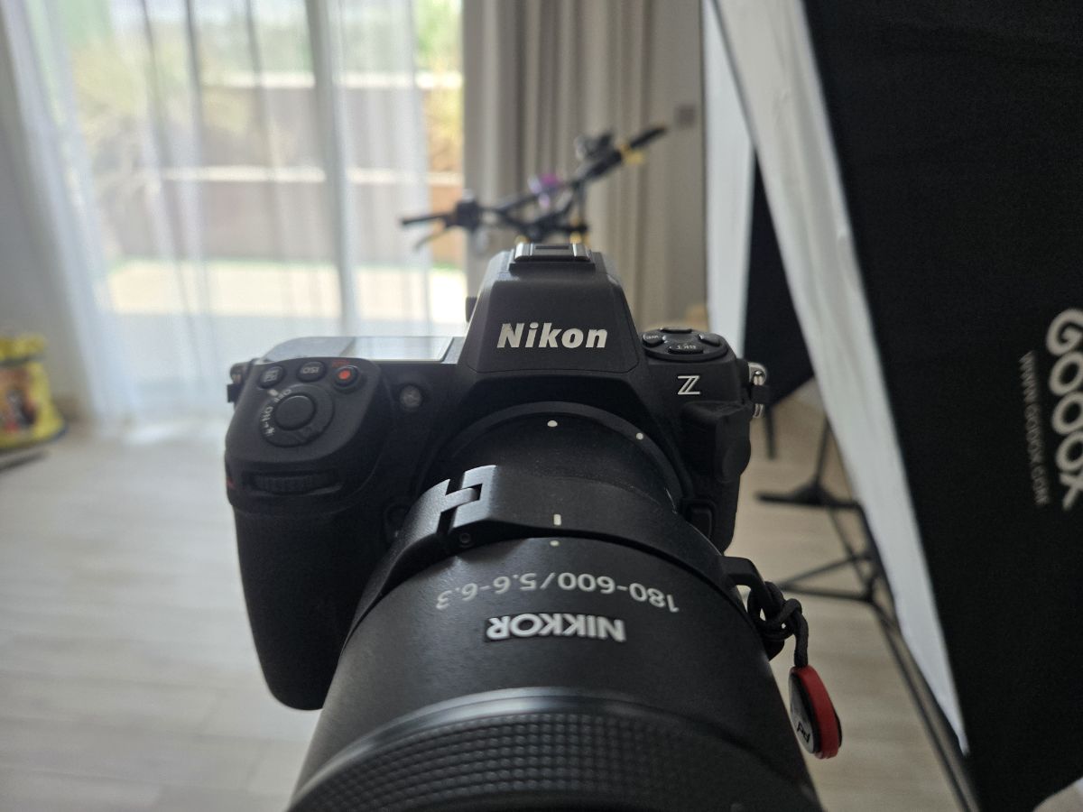 NIKON Z8 BODY ONLY 1 BATTERY BOX AND PAPERS. PERFECT CONDITION 4K SHUTTER COUNT - Image 3