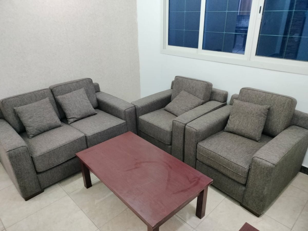 Qatar Airways furniture and electric item - Image 4