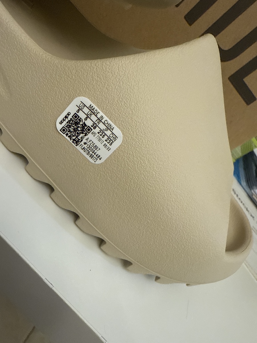 Yeezy slide Bone (BRAND NEW)- size 38 - Image 3