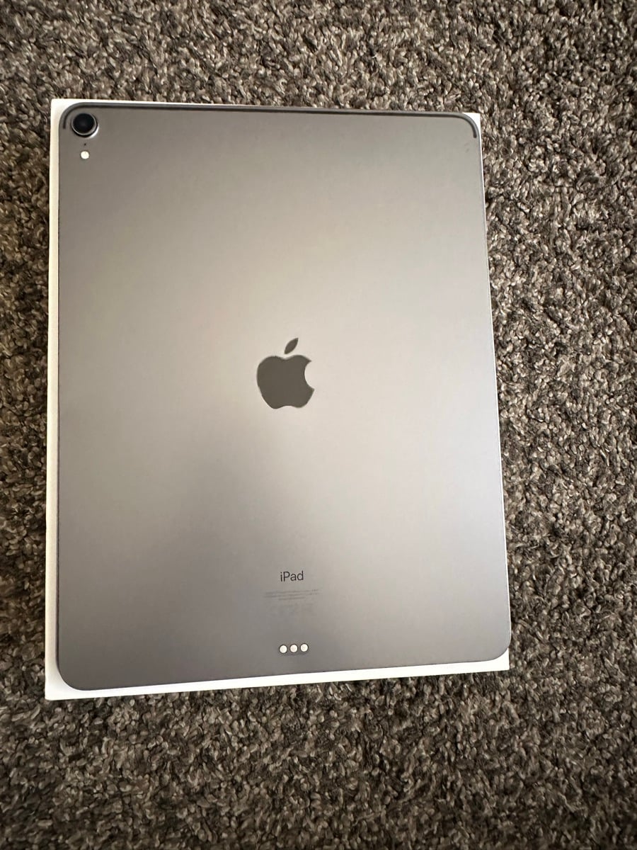 Ipad pro 12.9 inch 3rd generation - Image 1