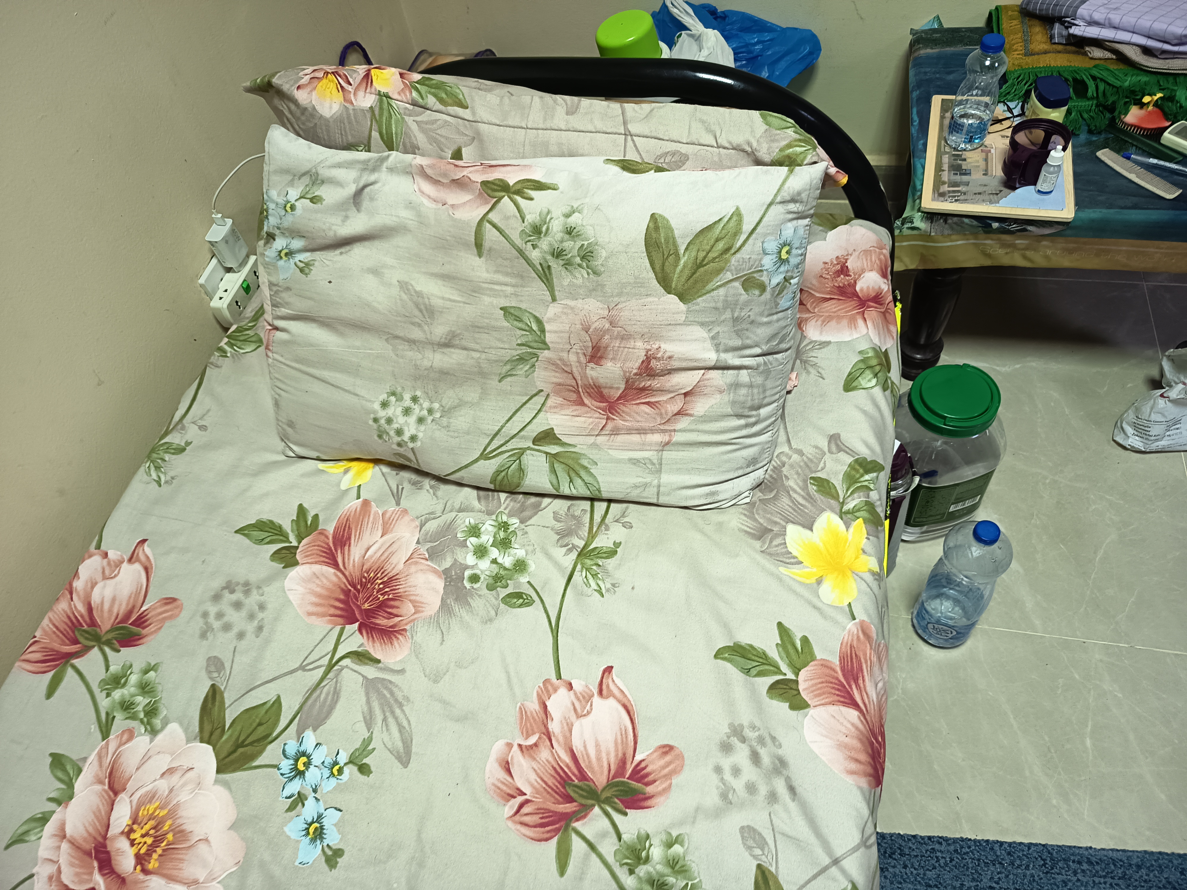 Blanket with Pillows  - Image 4