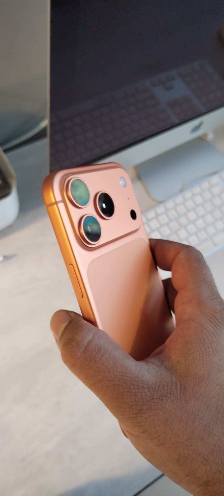 Apple i phone 17 pro (256 gb)  - Image 2
