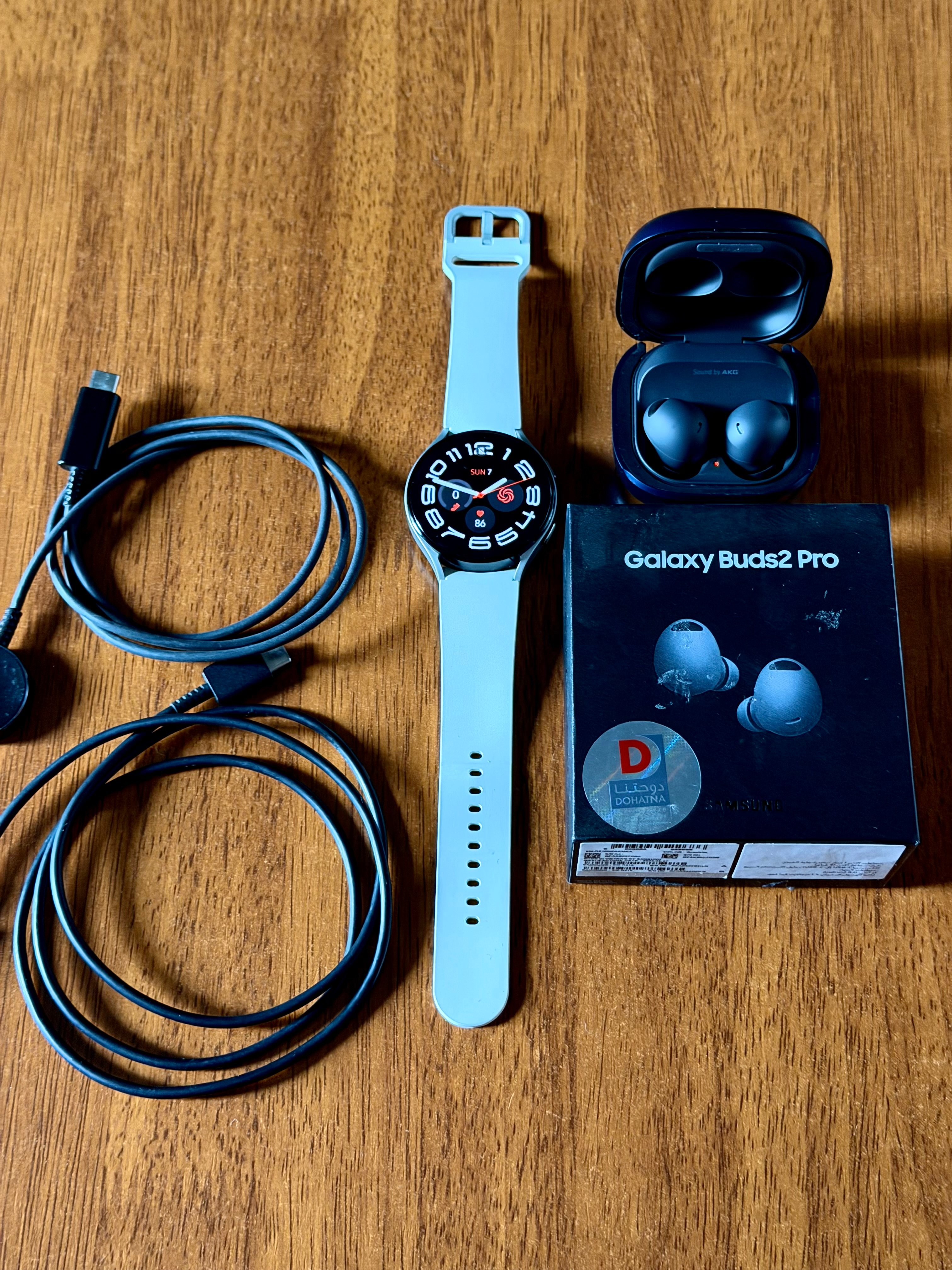 Samsung Watch 5 & Galaxy Buds2 Pro & Samsung Cable - Image 1