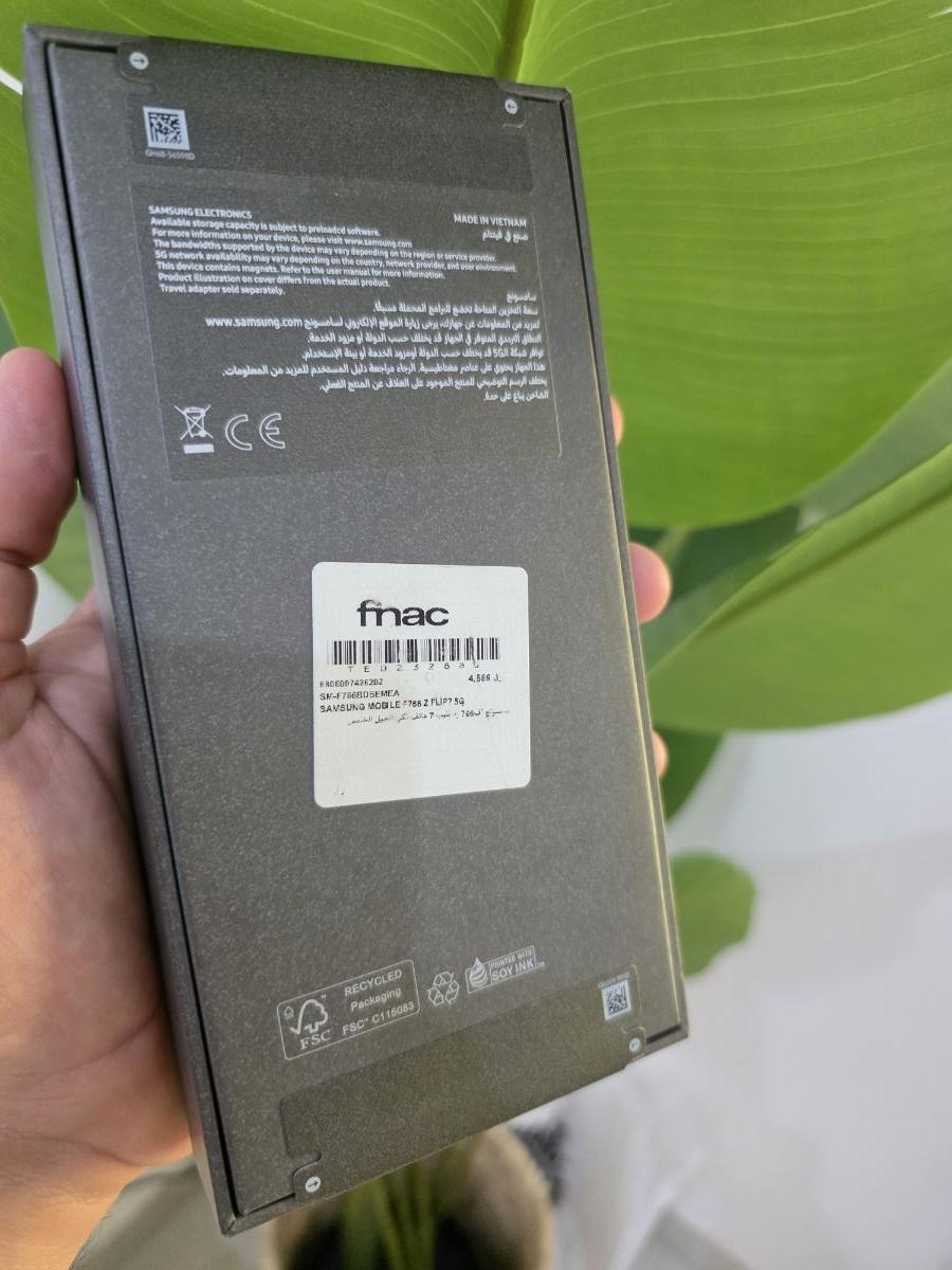 New 512Gb Z Flip 7 Blue - Image 3
