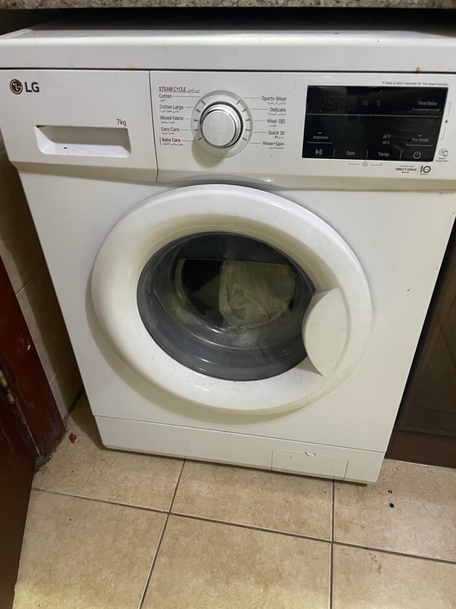 7kg LG front load washing machine with 9 year warranty balance - Image 1