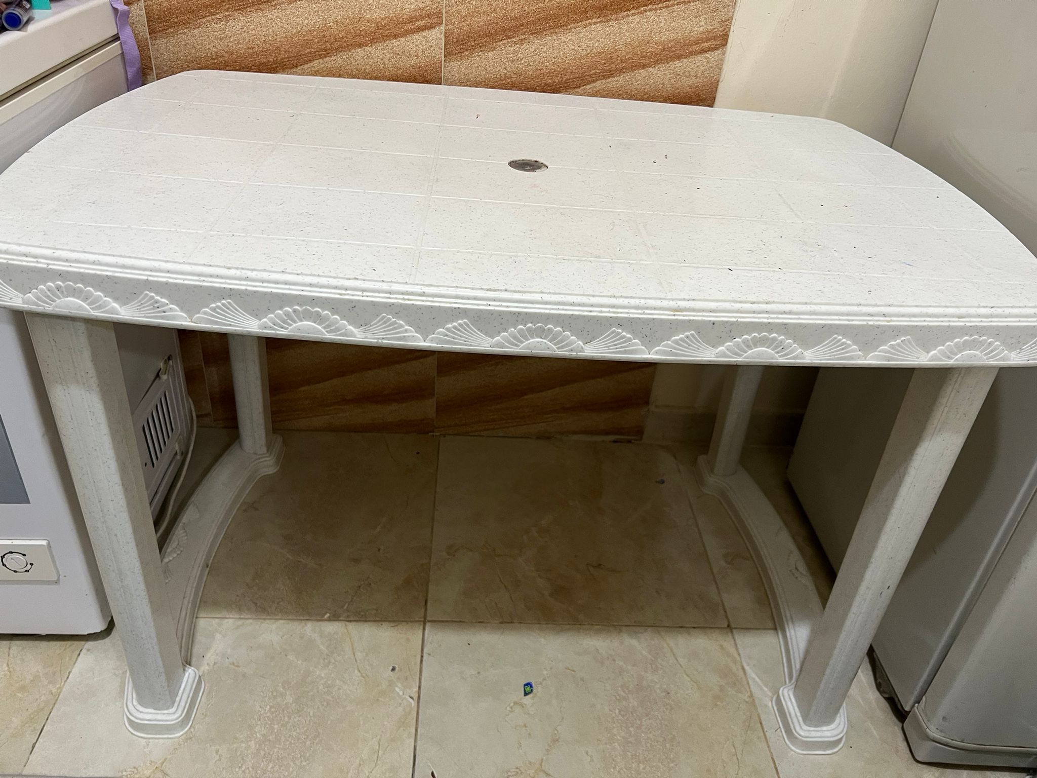 plastic table - Image 1