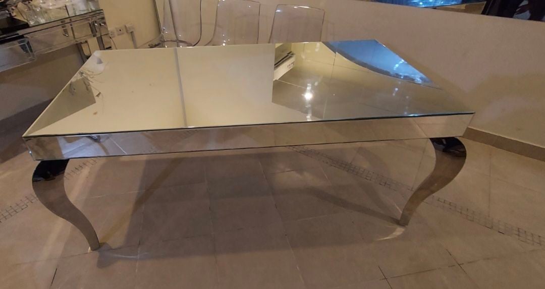 Luxury Dinning table - Image 2