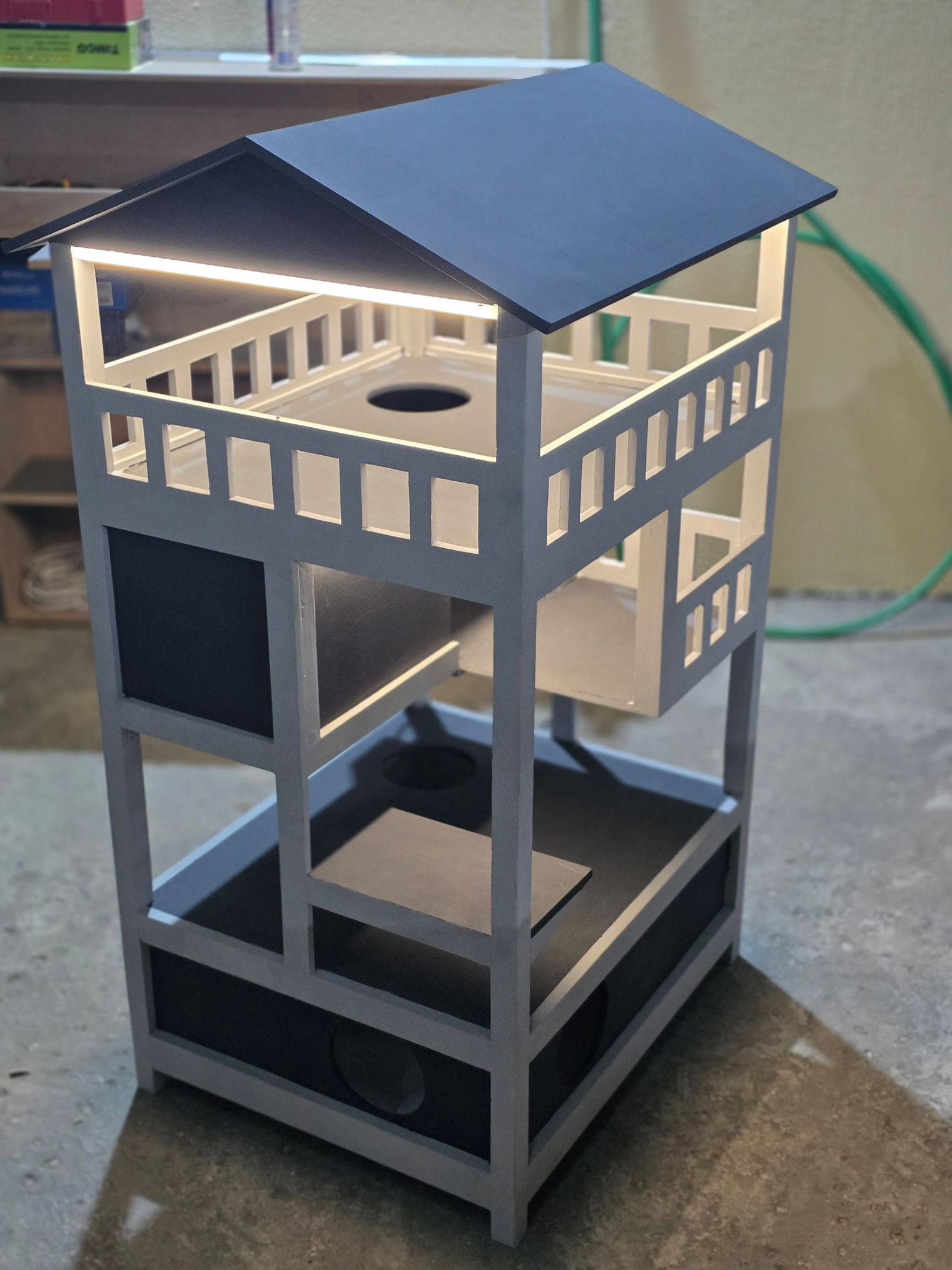 Pet house for sale - Image 1