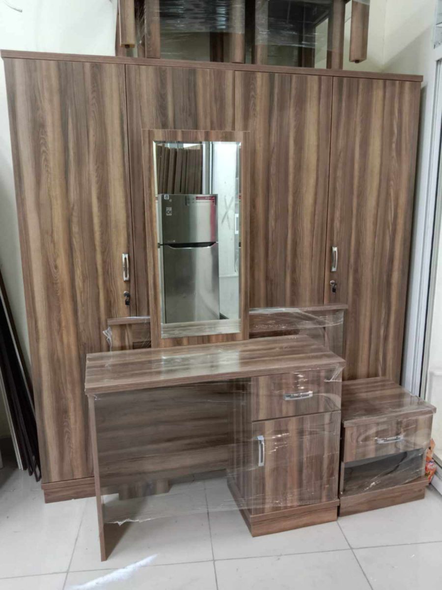 Qatar Airways furniture available - Image 15