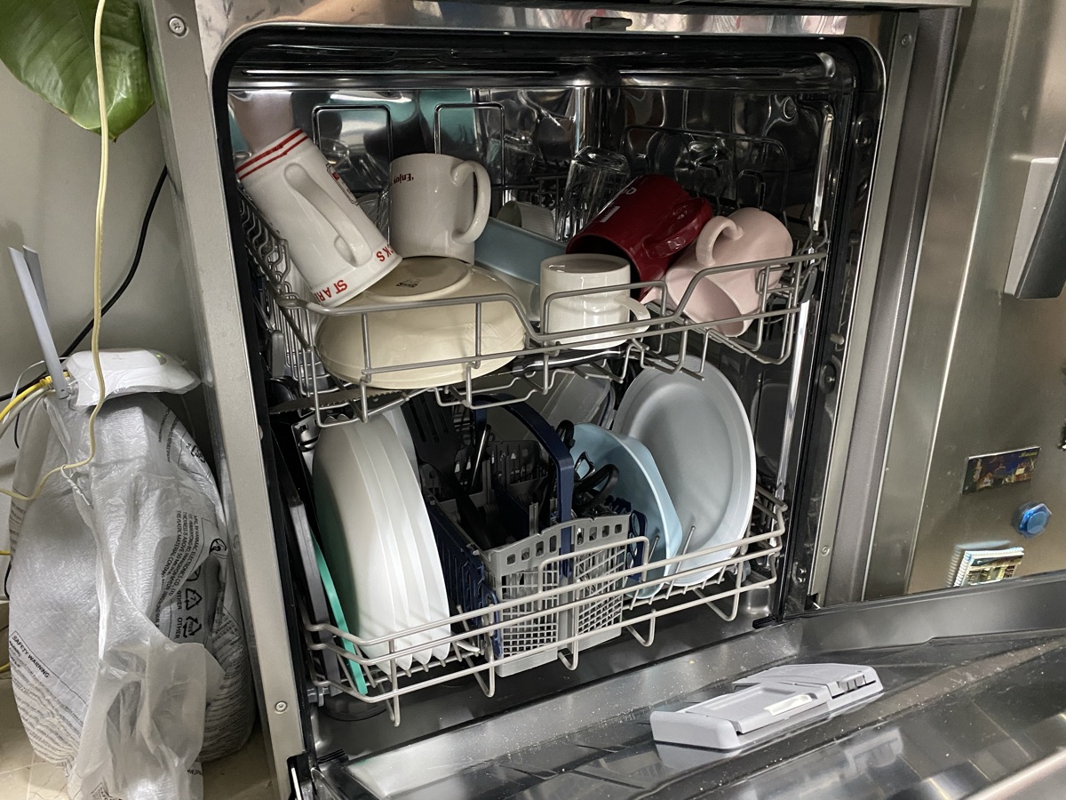 EXCELLENT CONDITION Samsung Dishwasher DW60M5050FS - Image 3