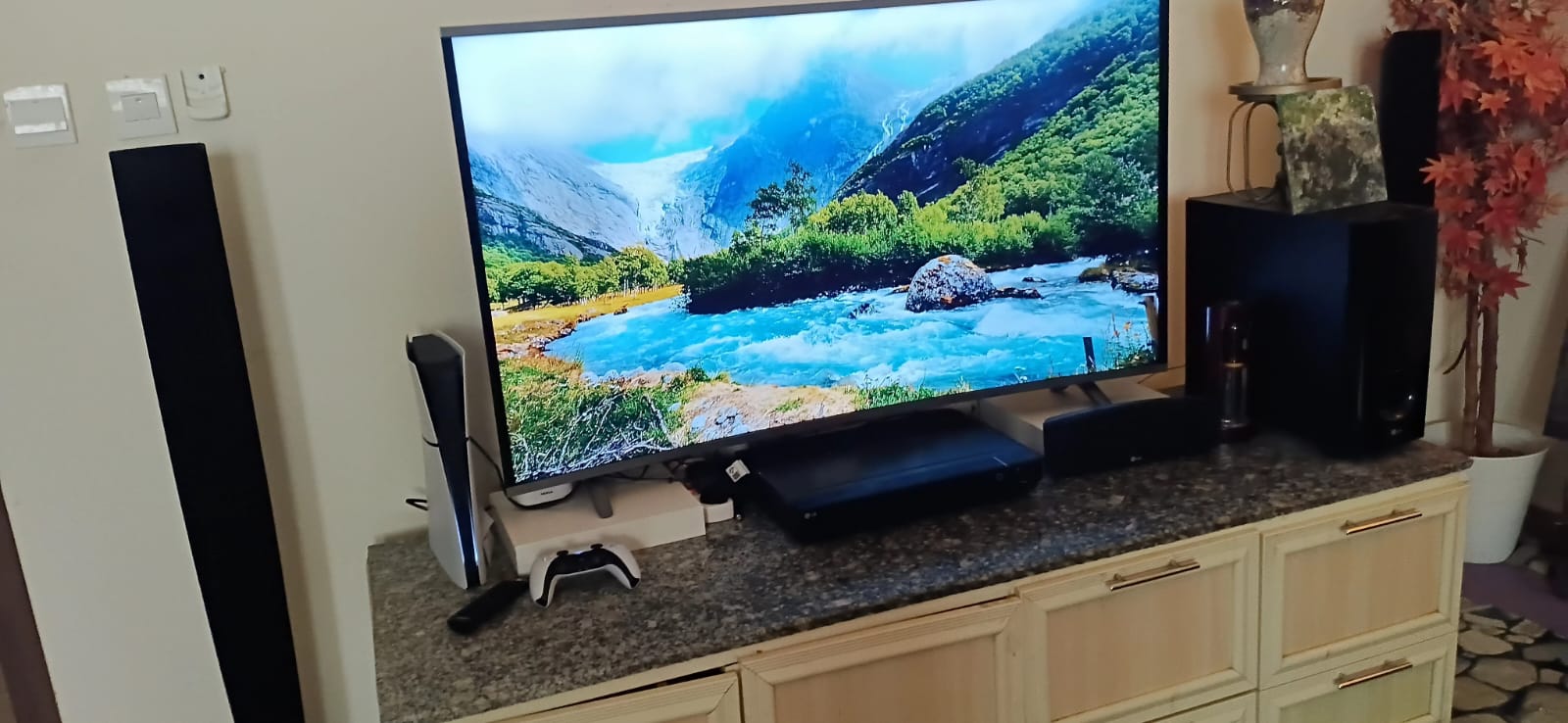 A 4K CURVED 55 INCH IKON SMART TV - Image 1