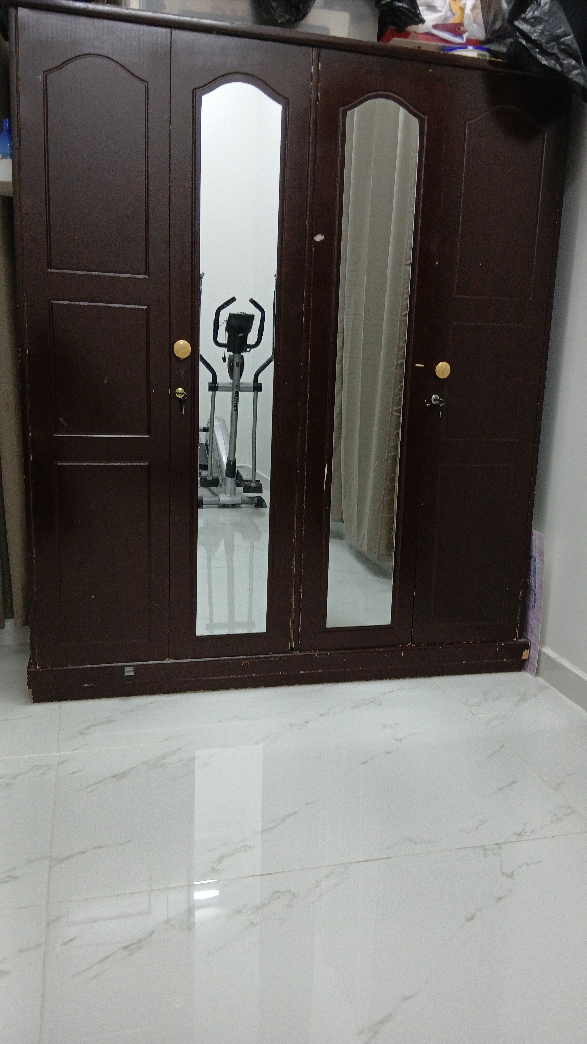 WARDROBE AND KING SIZE COT WHICH ARE IN GOOD CONDITION (USED ONE) - Image 3