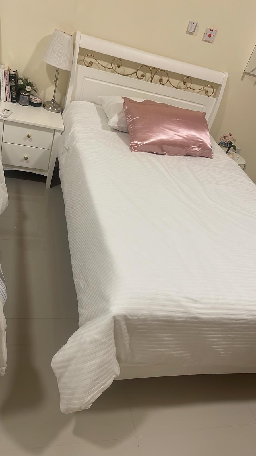 Bedroom set - Image 1