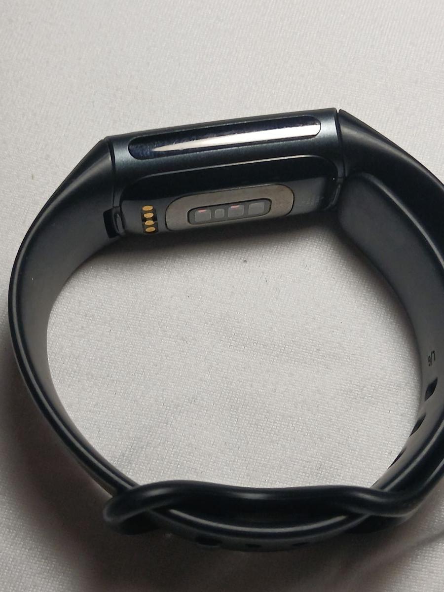 Fitbit Charge 5 Fitness Tracker - Image 3