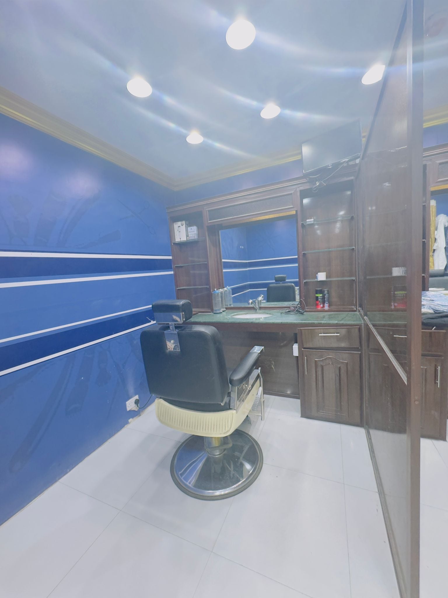 saloon materials for sale - Image 2