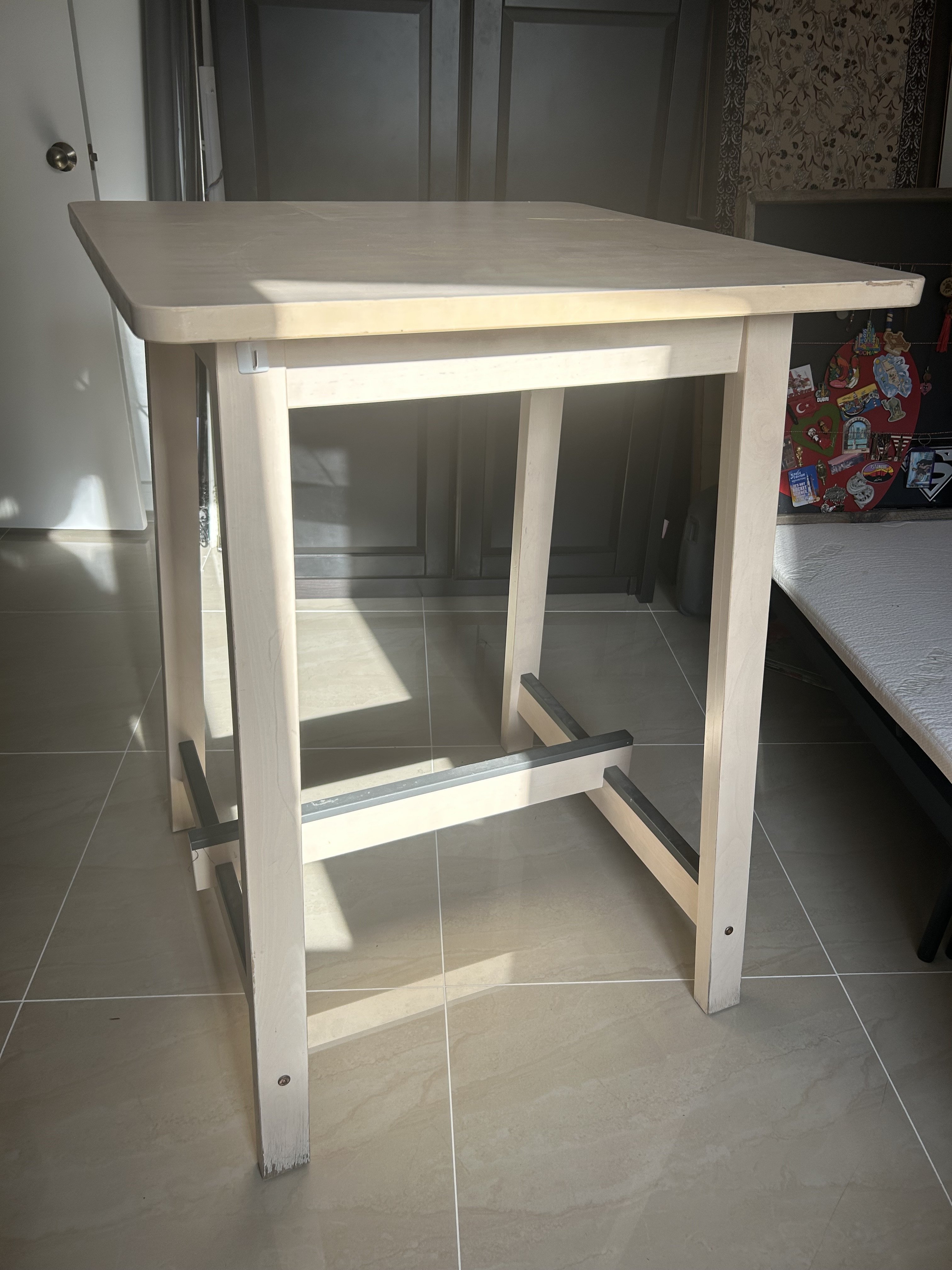 Dining table - Image 1
