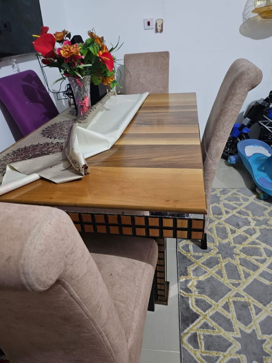 Dining table 4 chairs - Image 1