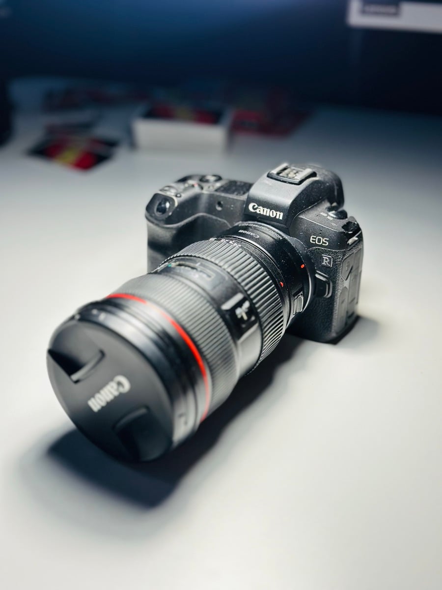 Canon EOS R Mirrorless Camera with 24-70mm f/2.8 lens Mint Condition - Image 4