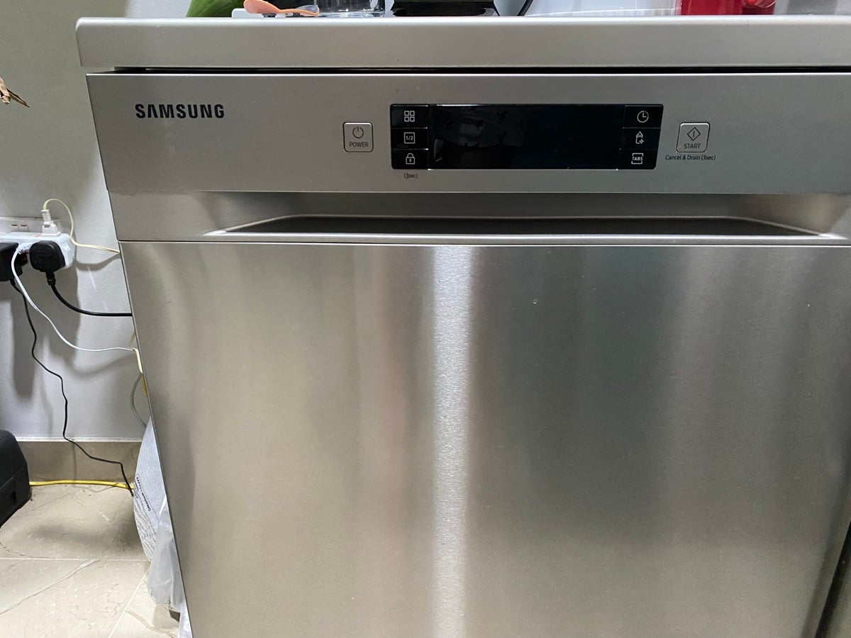 EXCELLENT CONDITION Samsung Dishwasher DW60M5050FS - Image 1