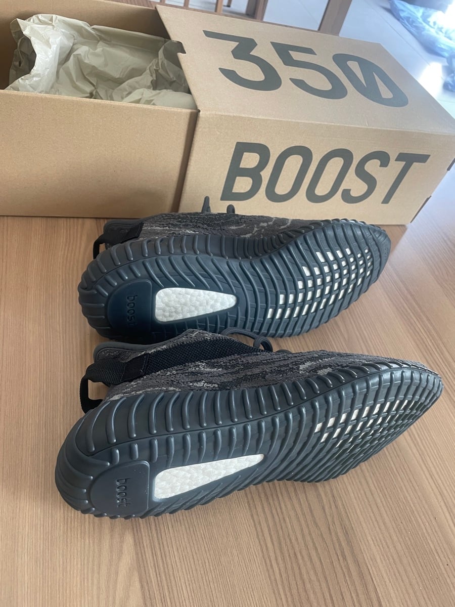 Adidas shoes UK9 US9.5 350 boost limited edition - Image 4