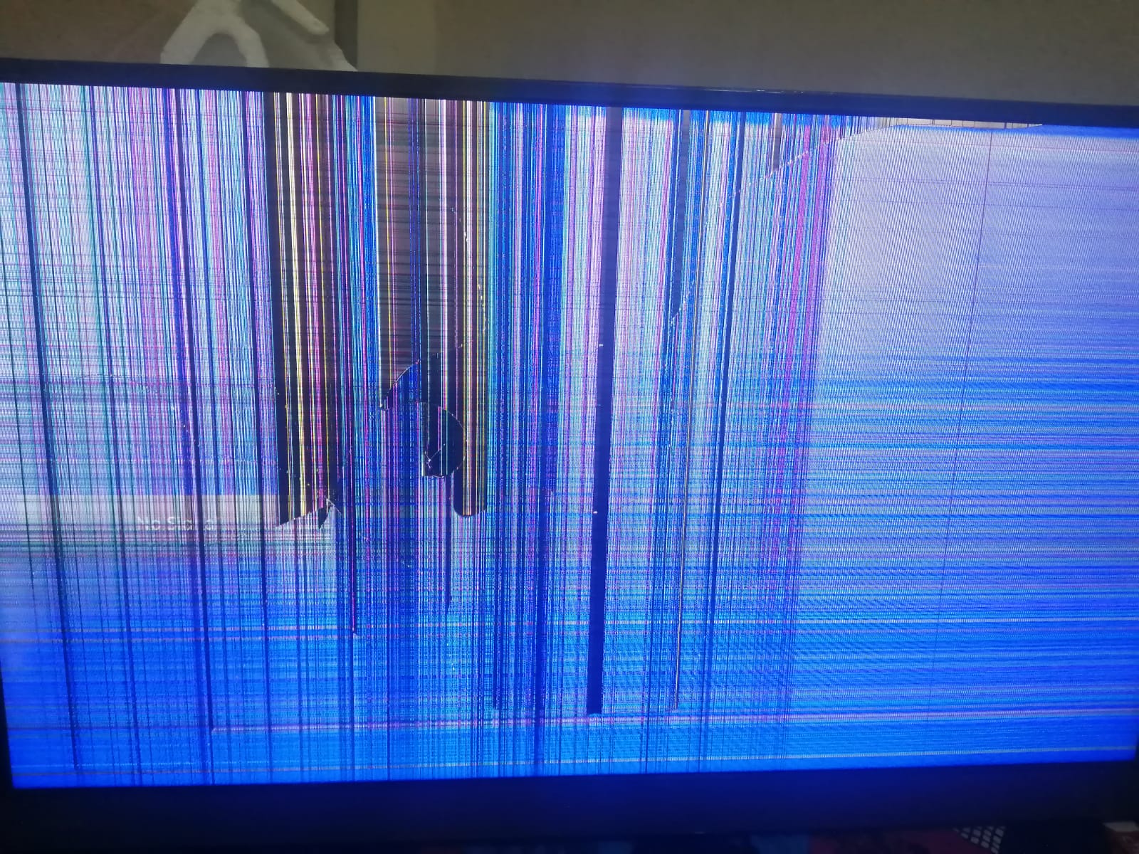 Glass broken Toshiba 43 inch Smart tv available with Box , remote and all accessories - Image 4