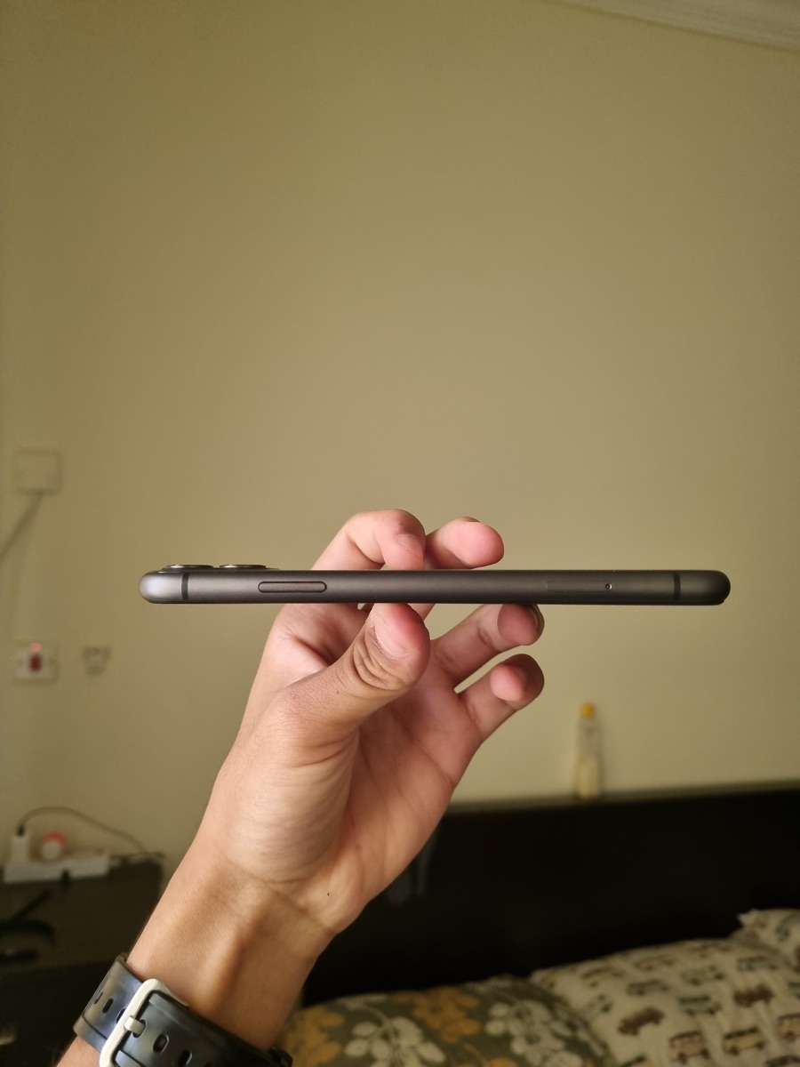 iPhone 11 - Image 8