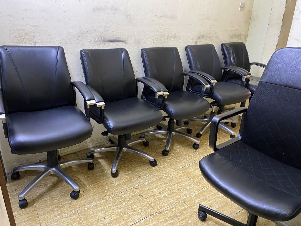 Used office desk and chair buy sell in qatar 55157083 - Image 15