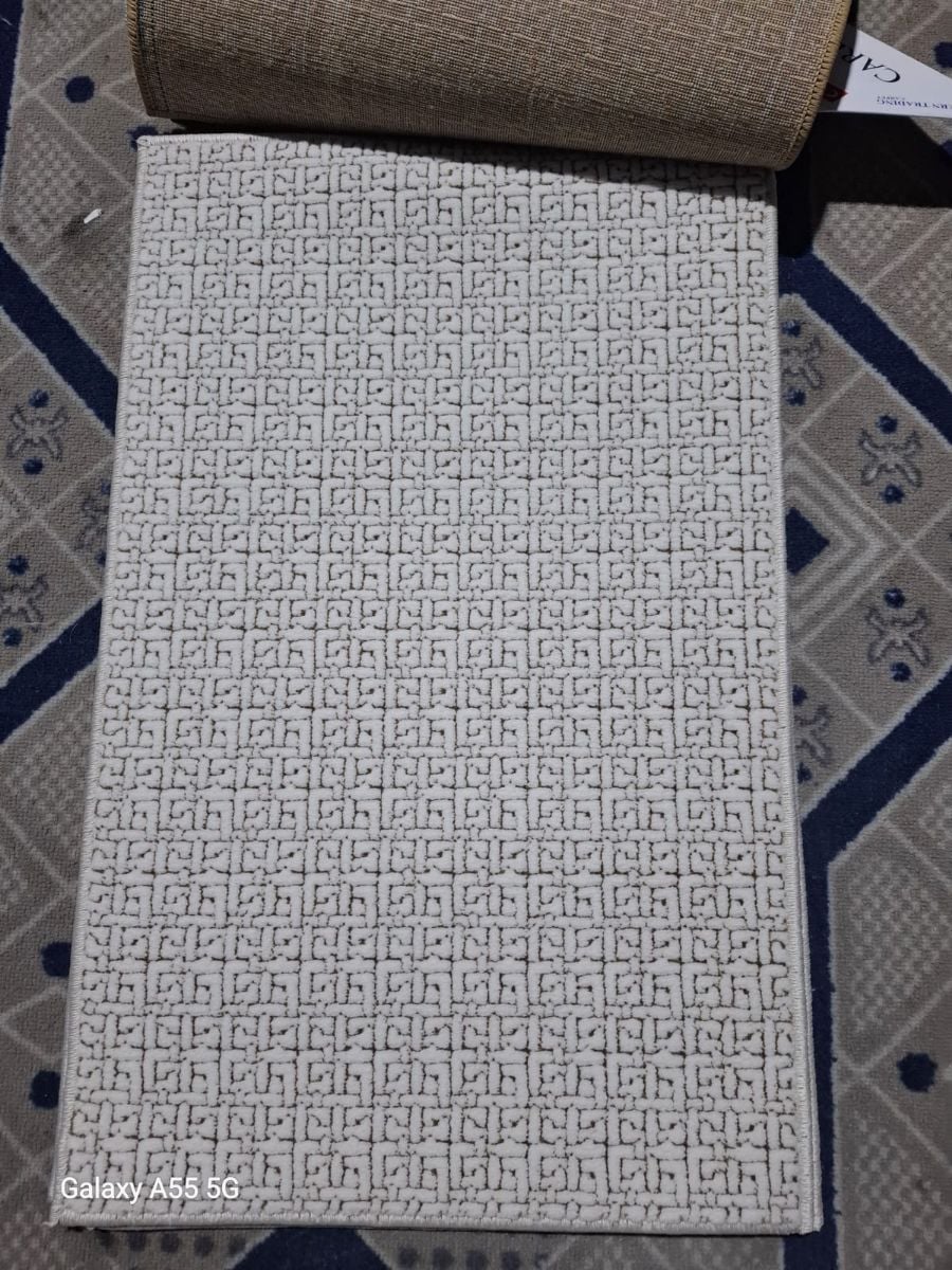 Good quality thick carpet - Image 7