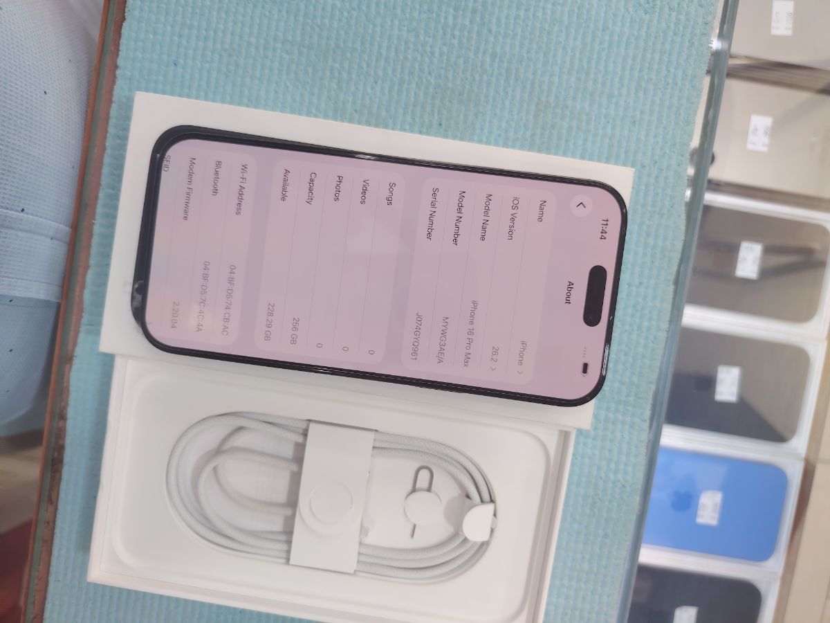 I phone 16 pro max 256gb black color - Image 5