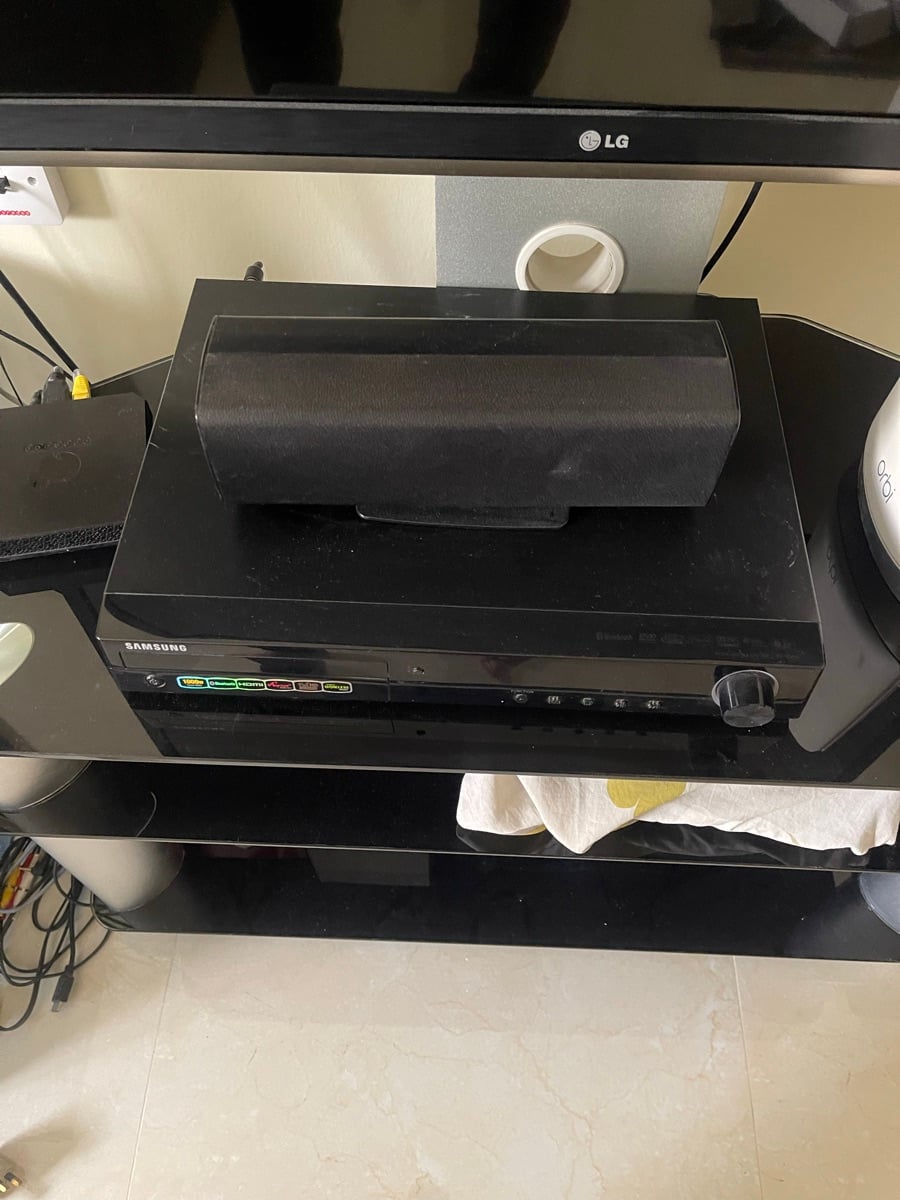Samsung Home theatre with 4 tower speakers - Image 2