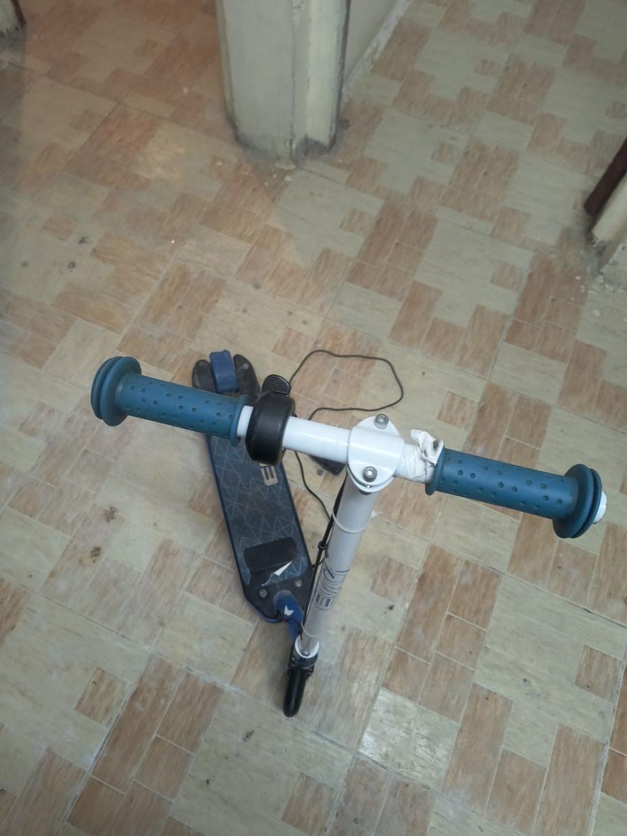 Electric Scooter with charger - Image 1