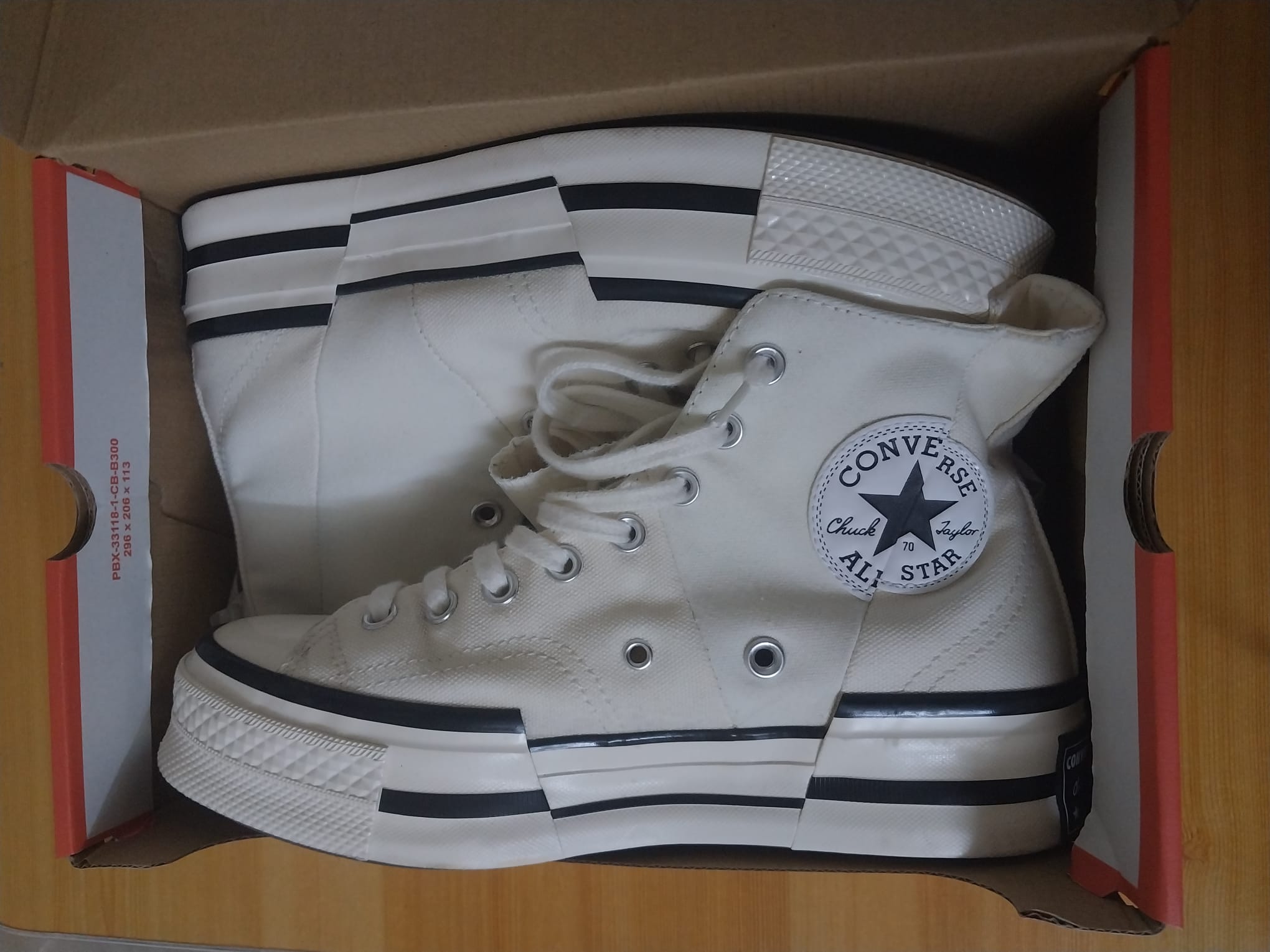 Converse All-star Chuck Taylor Shoes Size 41 Like N - Image 1