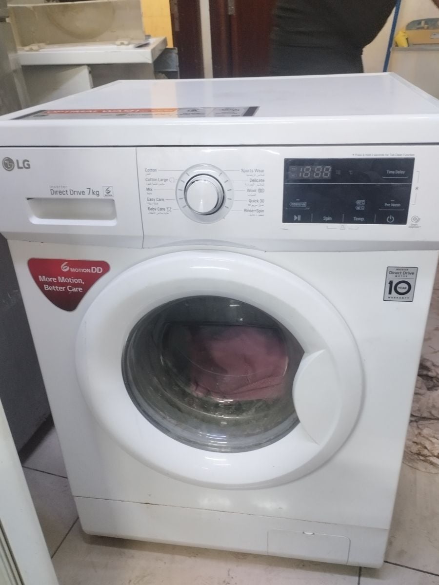 LG 7kg New Model Less Used Washing Machine For Sale - Image 4