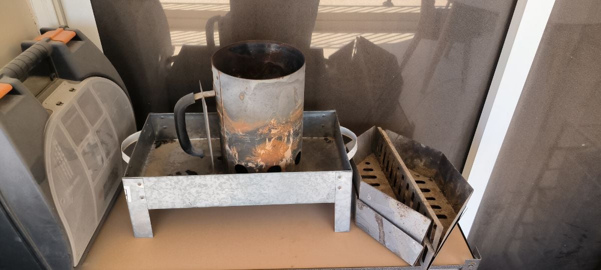 Dining table and grill smoker - Image 6