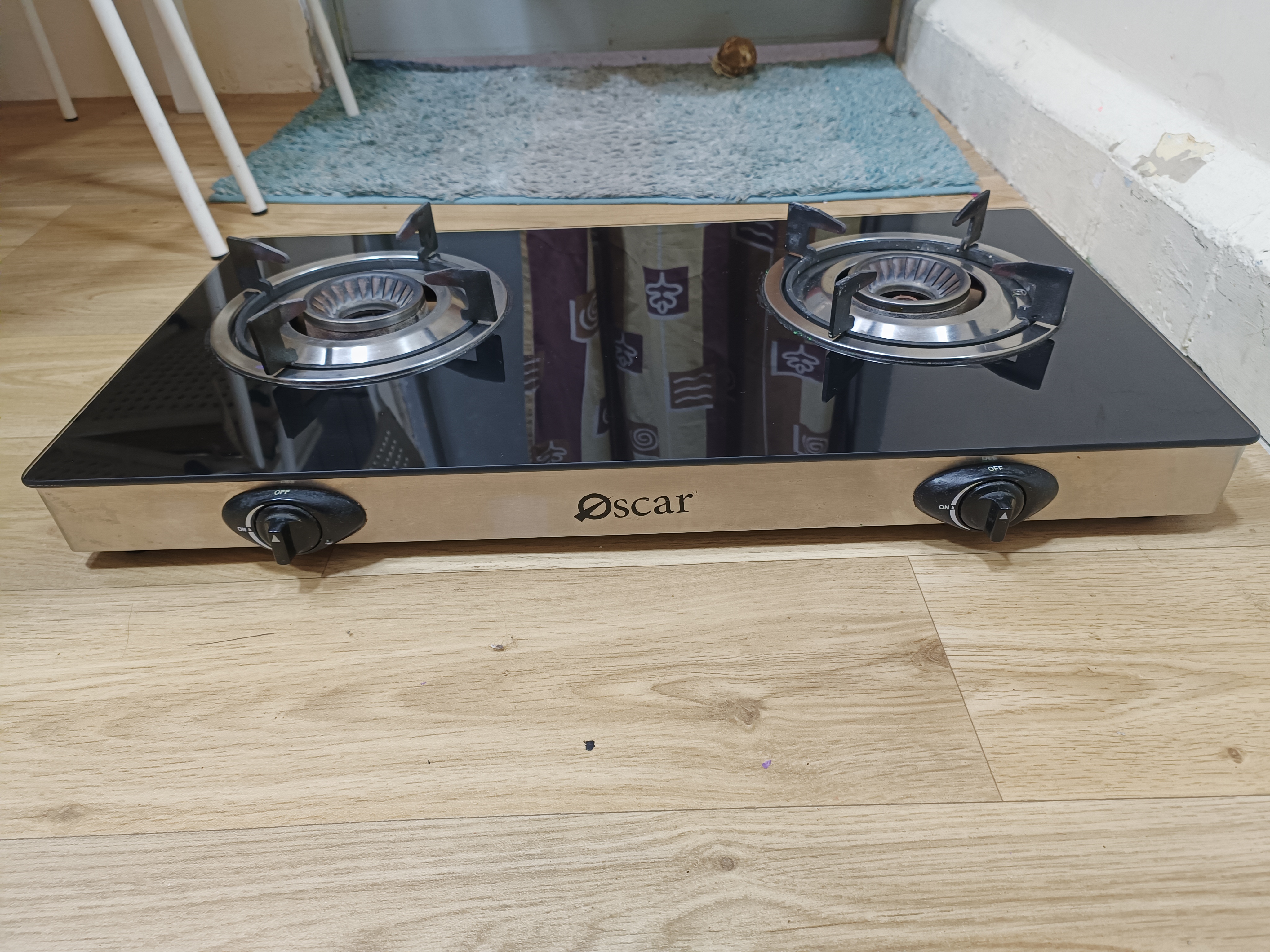 Oscar 2-Burner Gas Cooker with Glass Top - Black  - Image 4