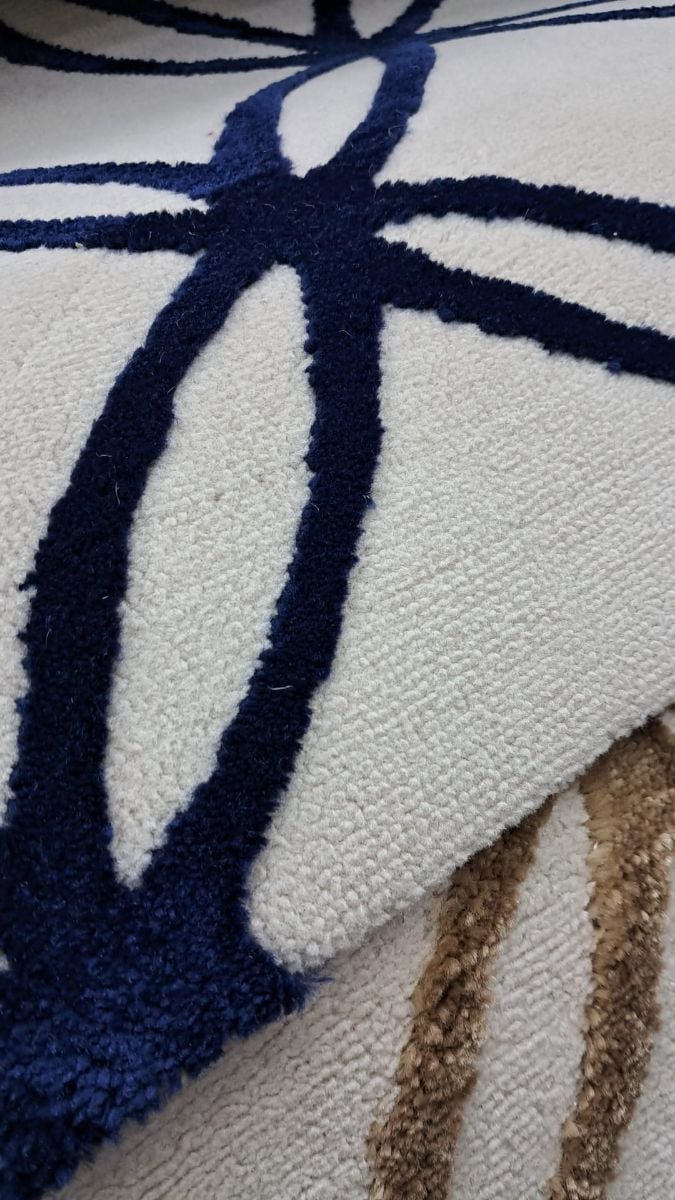Good quality thick carpet - Image 3