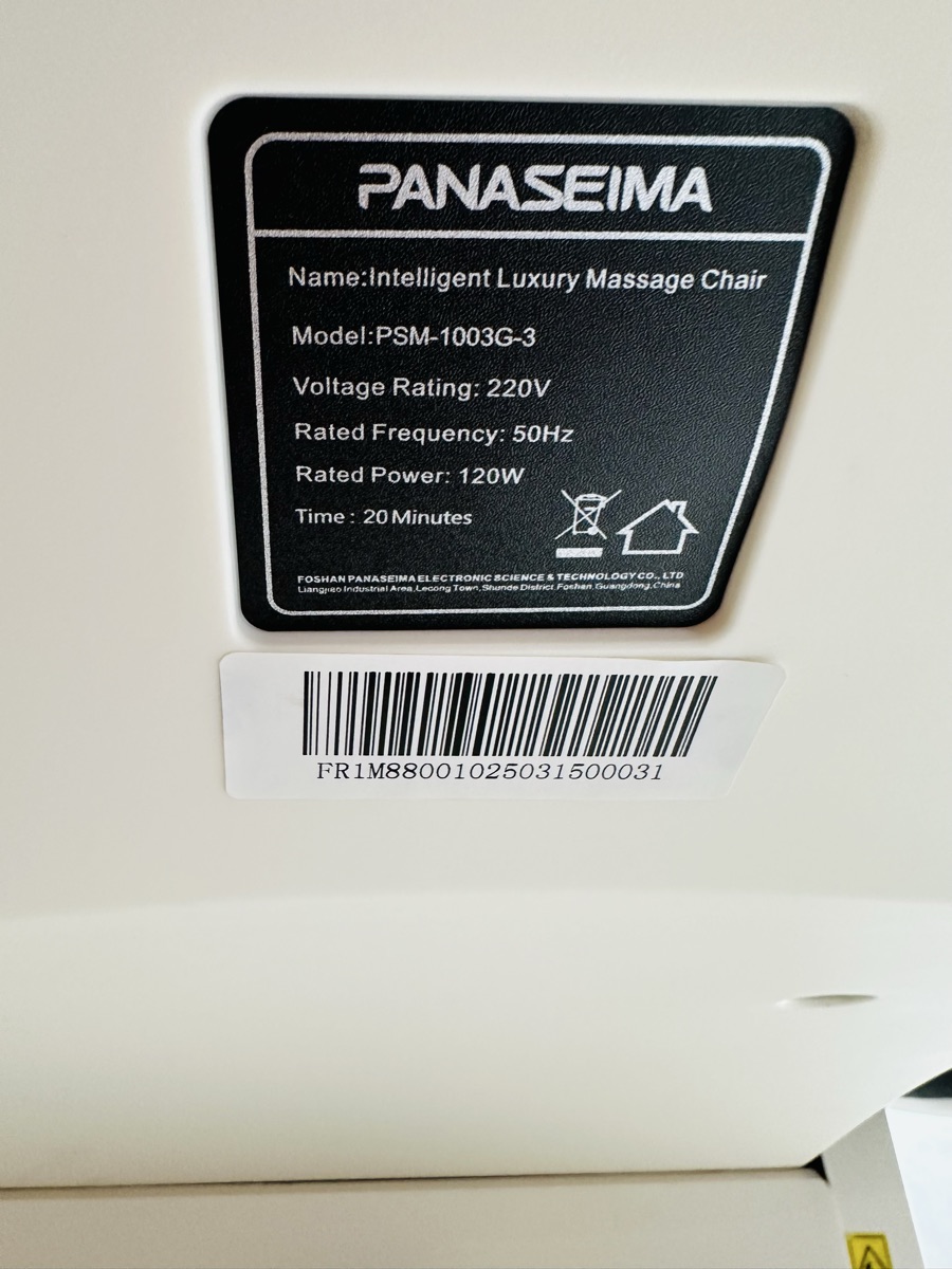 FOR SALE LUXURY MASSAGE CHAIR - Image 4