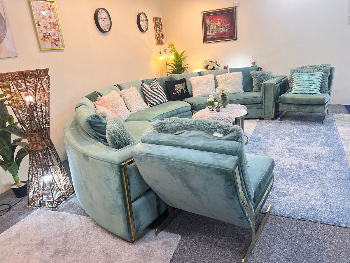 Homes r us brand U shape sofa - Image 3