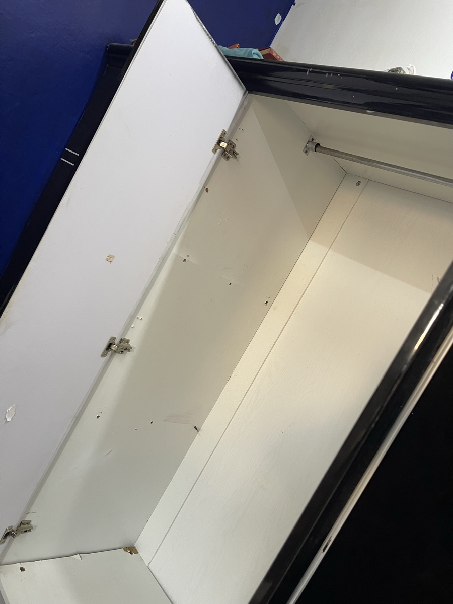6 door cabinet - Image 1