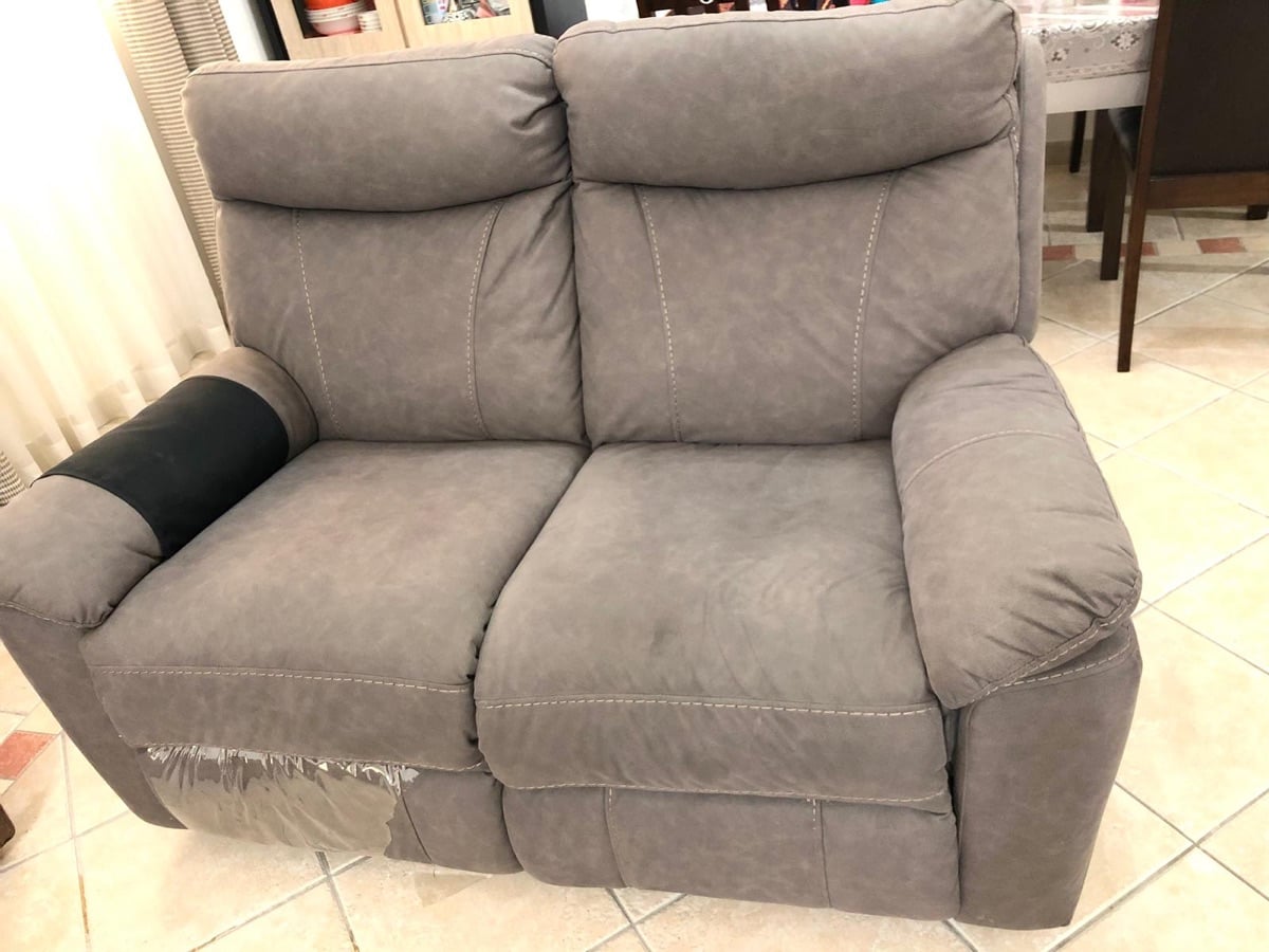 2 seater recliner sofa in good condition for URGENT salle - Image 2