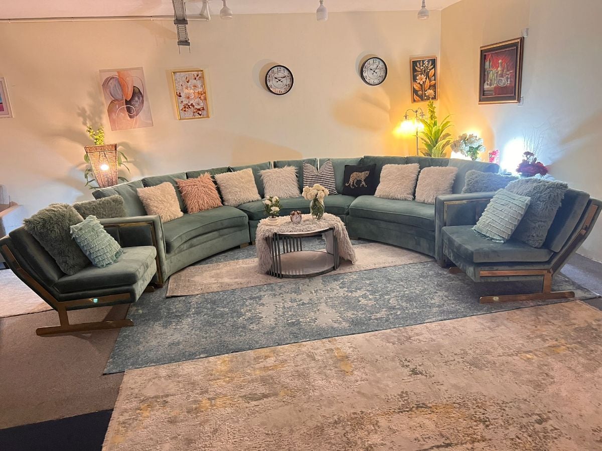 Homes r us brand U shape sofa - Image 9
