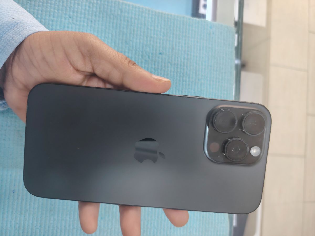 I phone 16 pro max 256gb black color - Image 8