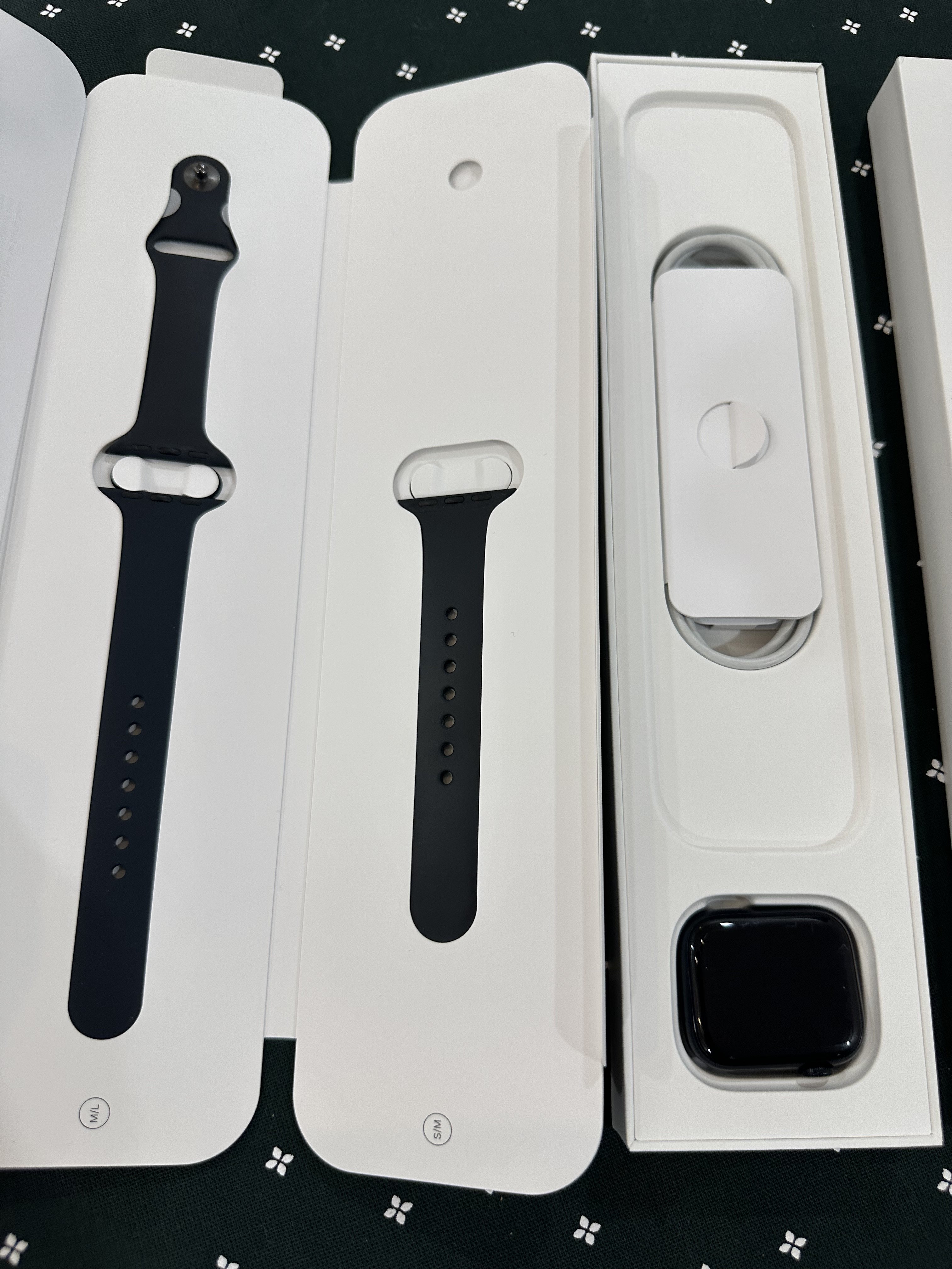Apple Watch Series 7 41mm midnight sport band GPS - Image 1