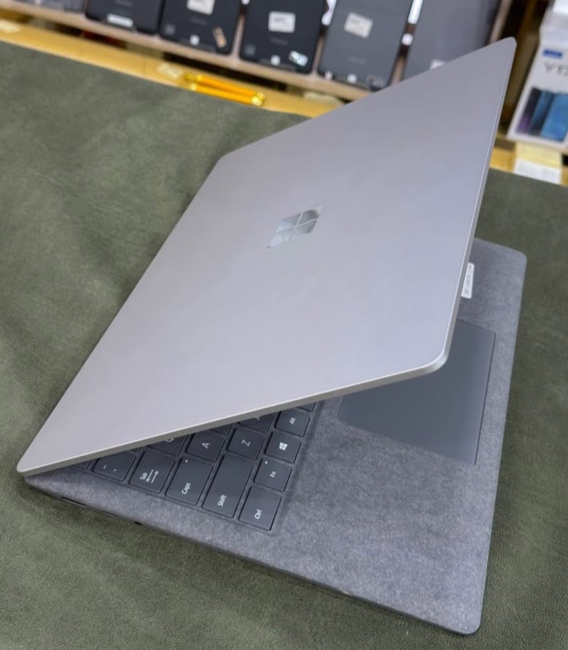 Surface 4 i7-11th Generation /16/512 new Condition laptop  - Image 3